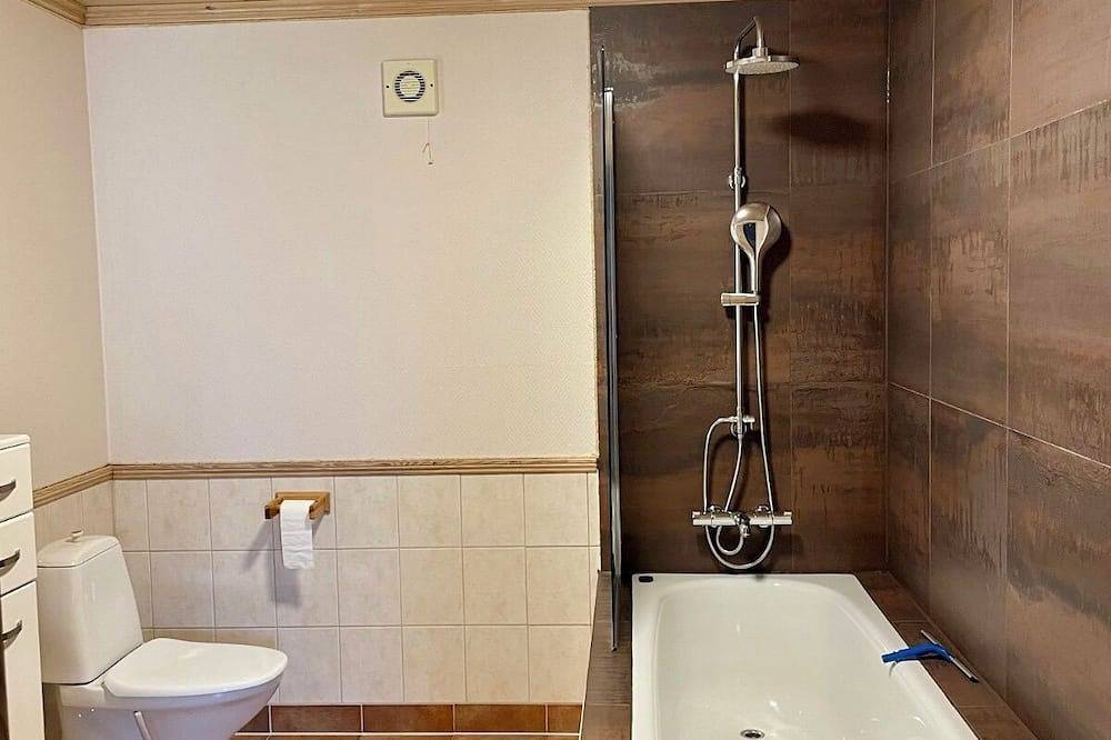 Ganze Wohnung, Sandve, spacious apartment, in quiet neighborhood. Sea view. in Karmøy