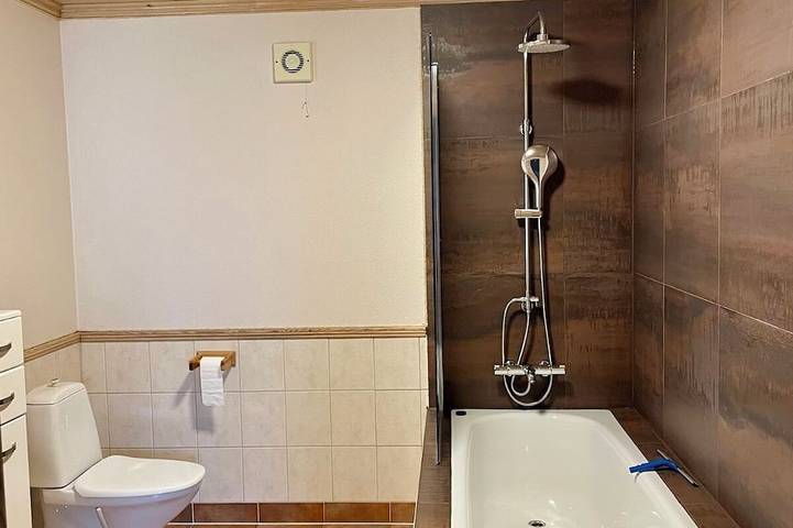 Ganze Wohnung, Sandve, spacious apartment, in quiet neighborhood. Sea view. in Karmøy