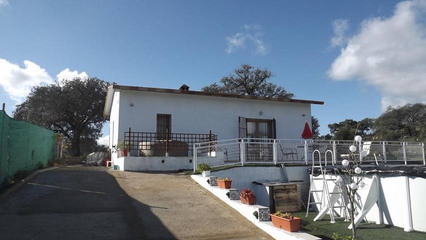 Apartamento para 6 personas, con Balcón y Jacuzzi además de Terraza y Jardín en El Castillo de las Guardas