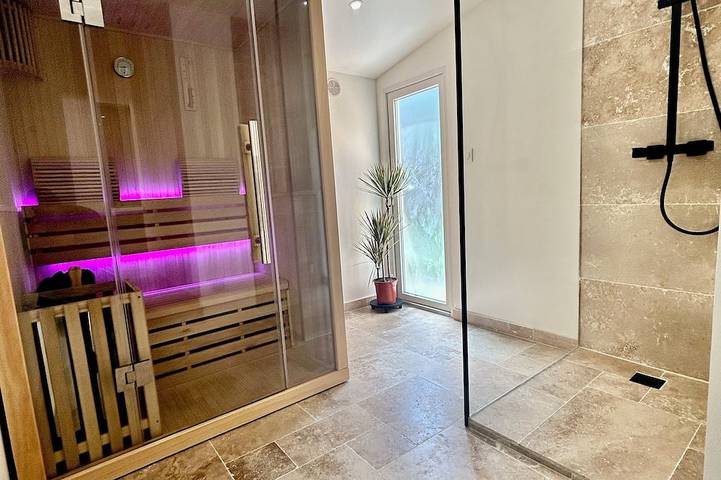 Location de vacances pour 4 personnes, avec sauna et terrasse ainsi que jardin et jacuzzi à Pierrefitte-sur-Seine - 4