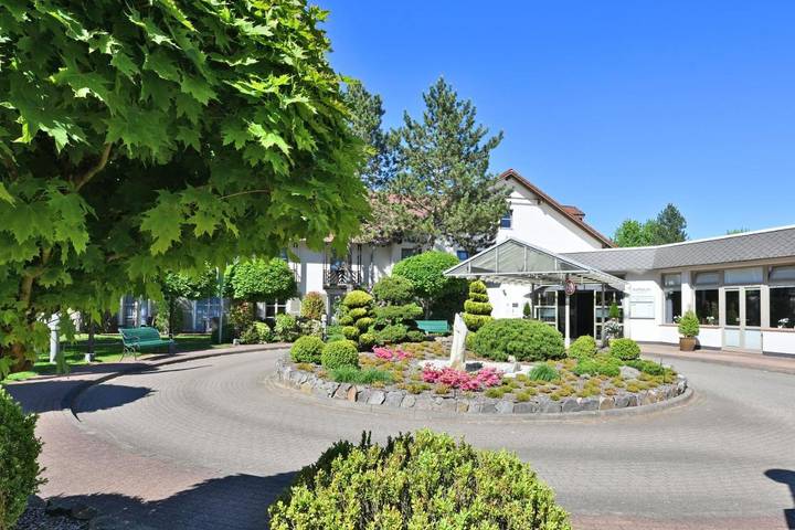 Hotel für 3 Personen, mit Terrasse und Garten sowie Pool und Sauna in Schneverdingen
