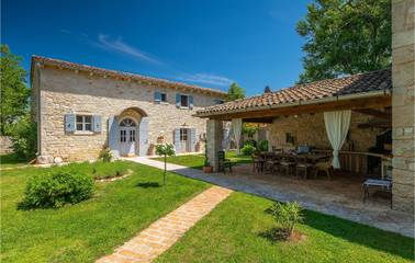 Location de vacances pour 10 personnes, avec sauna et jardin à Svetvinčenat