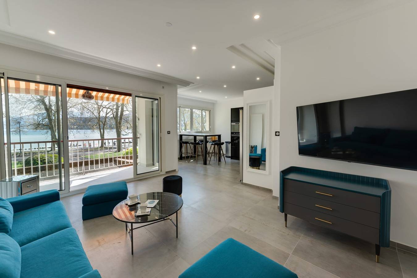 Appartement entier, Swan Lake - Appartement design face au Lac d'Annecy in Annecy, Région d'Annecy