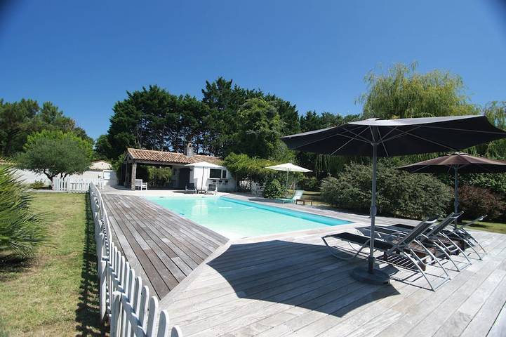 Location de vacances pour 12 personnes, avec terrasse et jardin à Étaules