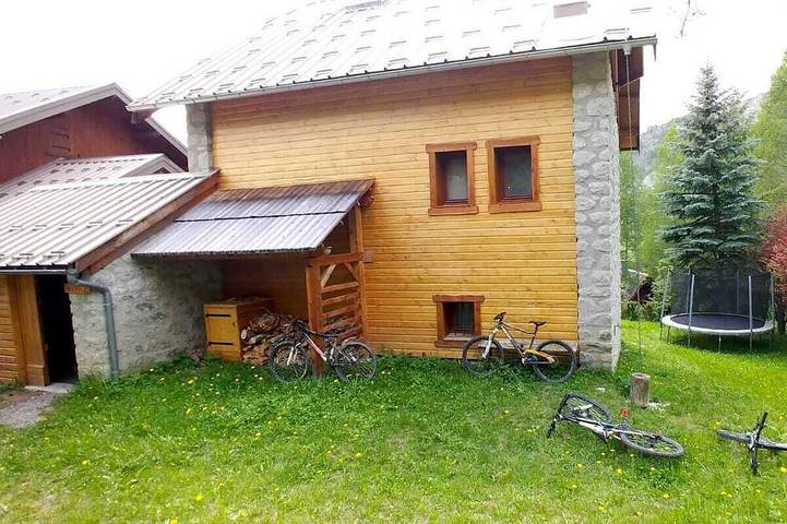 Chalet pour 9 personnes, avec balcon et jardin à Allos