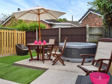 Holiday Rental for 6 People in Merseyside, Photo 1