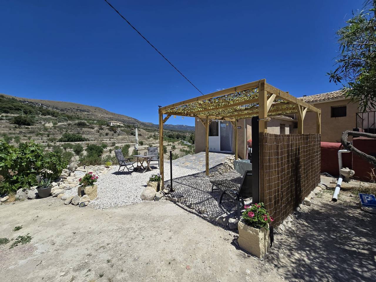 Całe studio, Studio Apartment 'La Luna' with Mountain View, Wifi and Air Conditioning in Jijona, Alicante (Centralne)