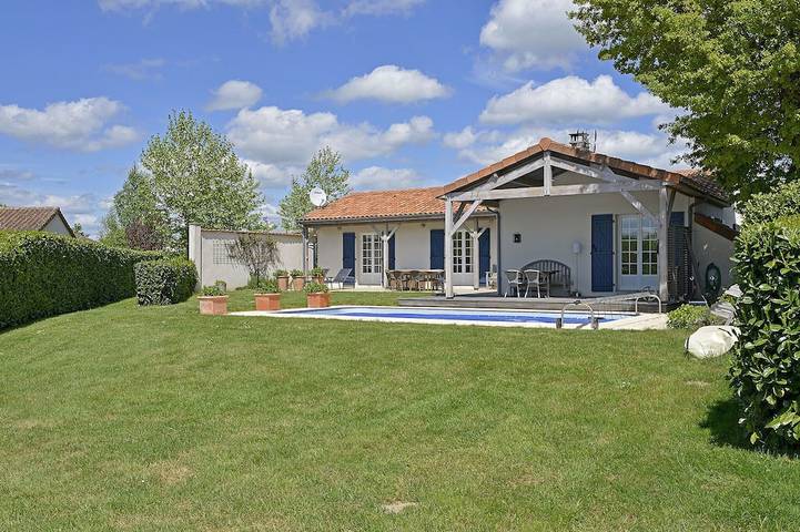 Maison de vacances pour 4 personnes, avec piscine et jardin, animaux acceptés à Vasles