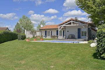 Cottage pour 4 personnes, avec piscine et jardin, animaux acceptés à Vasles