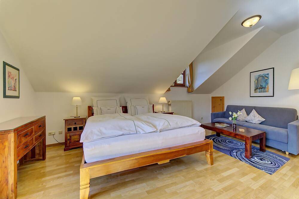 Ganze Wohnung, Studio im obersten Stockwerk mit Balkon und wunderschöner Morgensonne in Spiegelau, Ostbayern