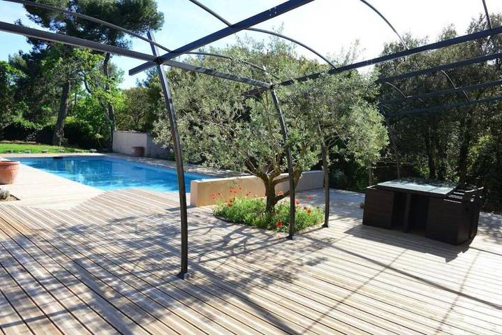 Location de vacances pour 8 personnes, avec piscine et jardin à La Bastide-des-Jourdans - 3