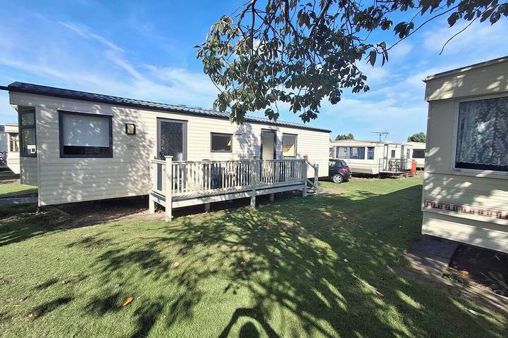 Chalet for 8 people, with pool and balcony, with pets in Chapel St. Leonards