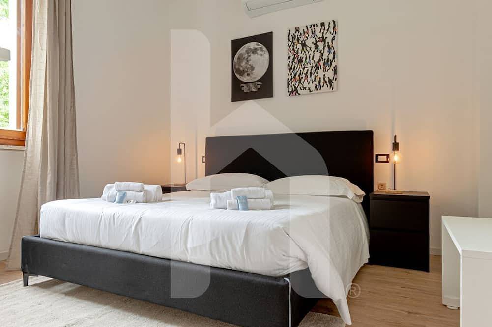 Ganze Wohnung, Relax and enjoy this smart accommodation, equipped with all the comforts: Free parking, Full Hd Tv, air conditioning, and a coffee machine, all just steps from Cisanello Hospital and 5 minutes from the airport. You can reach the Leaning Tower of Pisa in in Pisa, Italienische Riviera