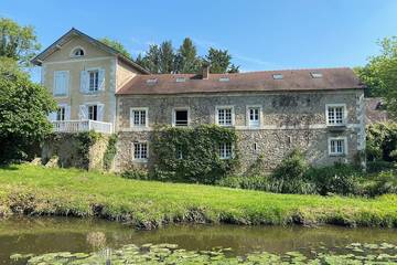 Gîte pour 10 personnes, avec terrasse et jardin à Saint-Forget