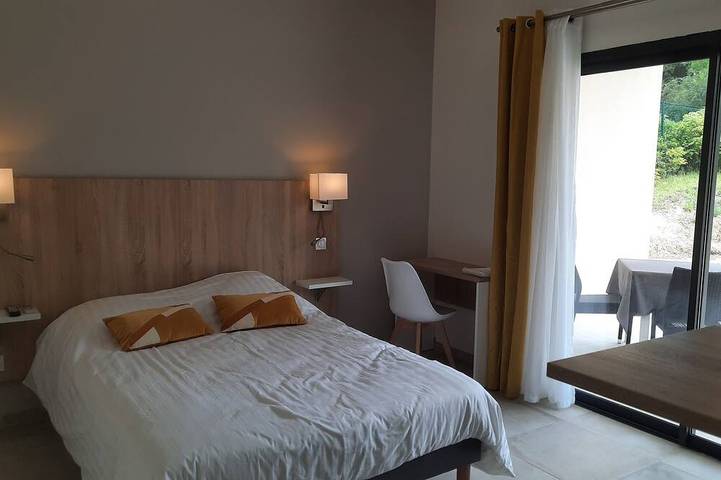 Gîte pour 4 personnes, avec piscine, animaux acceptés à Les Tourrettes - 3