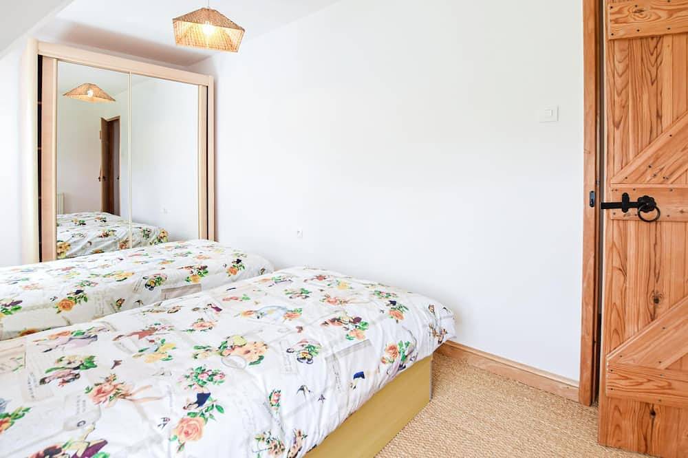 3 bedroom awesome home in Vire Normandie in Saint-Germain-de-Tallevende-la-Lande-Vaumont, Région de Vire