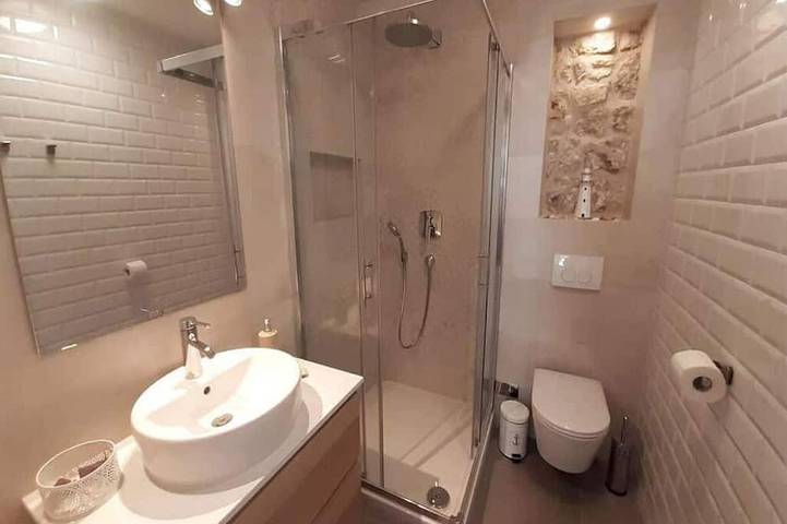 Casa Ruben - Two Bedroom Holiday Home with Sea View in Vis Stadt, Vis (Dalmatien)