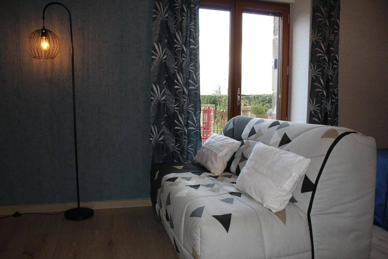 Appartement de vacances entier, Double Room with Private External Bathroom in Pontmain, Mayenne