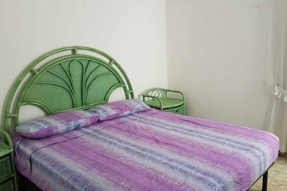 Ganze Wohnung, Apartment mit Meerblick und kostenlosem Parkplatz im Innenhof, 30 m vom Meer entfernt in Cala Gonone, Dorgali