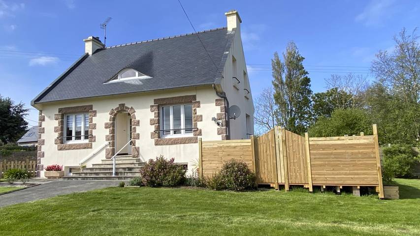 Gîte pour 8 personnes, avec terrasse et jardin dans L Armor