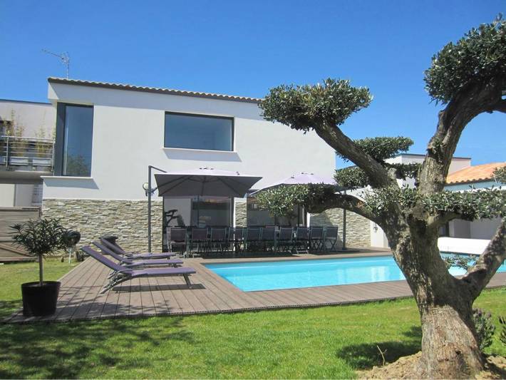 Villa pour 20 personnes, avec Balcon et Terrasse ainsi que Jacuzzi et Jardin aux Les Sables-d'Olonne