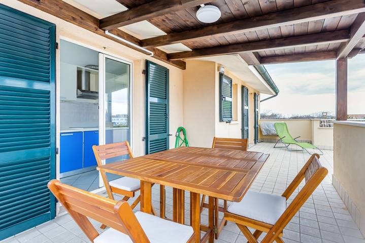 Ferienwohnung für 4 Personen, mit Balkon/Terrasse und Balkon sowie Terrasse in Fano - 2