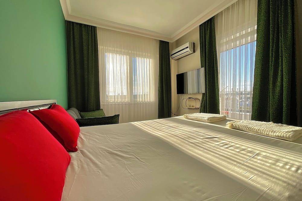 Entire apartment, Pine & Ocean Breeze Family Apartment - 3 Bedrooms with Ac, 5 Beds, Seaview in Antalya, Antalya Province