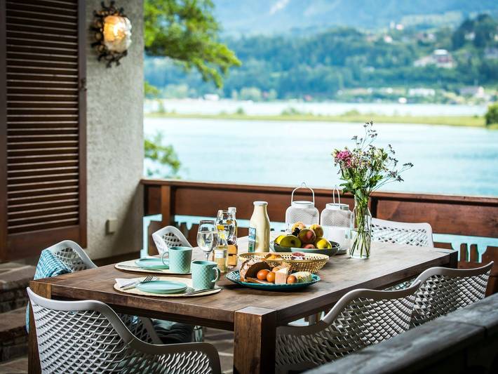 Ferienhaus für 6 Personen, mit Terrasse und Garten sowie Seeblick