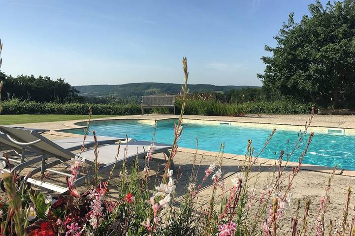Gîte pour 5 personnes, avec jacuzzi et jardin ainsi que piscine et terrasse à Bourlens