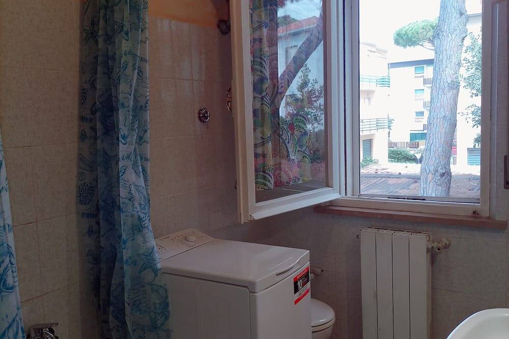 Appartement entier, Apartment 300m from the sea and next to the pine forest - pets allowed in Marina di Cecina, Cecina