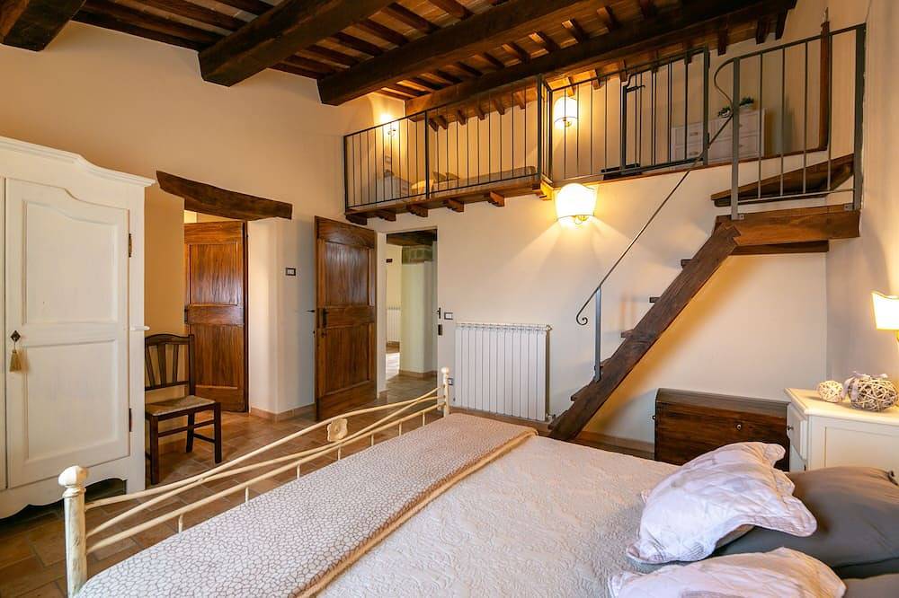 Villa I due Casali with private swimming pool surrounded by a splendid panorama in Umbertide, Valtiberina