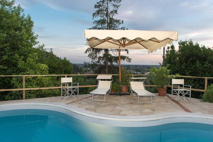 B&b voor 2 personen, with Terras and Whirlpool as well as Tuin and Zwembad in San Giuliano Terme