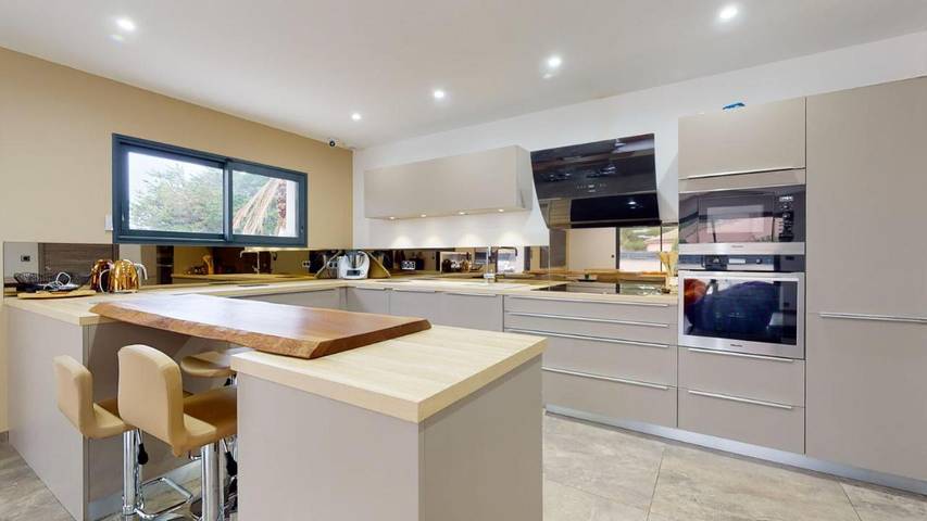 Location de vacances pour 10 personnes, avec piscine et jacuzzi ainsi que jardin et terrasse à Saint-Gervais-sur-Roubion - 3
