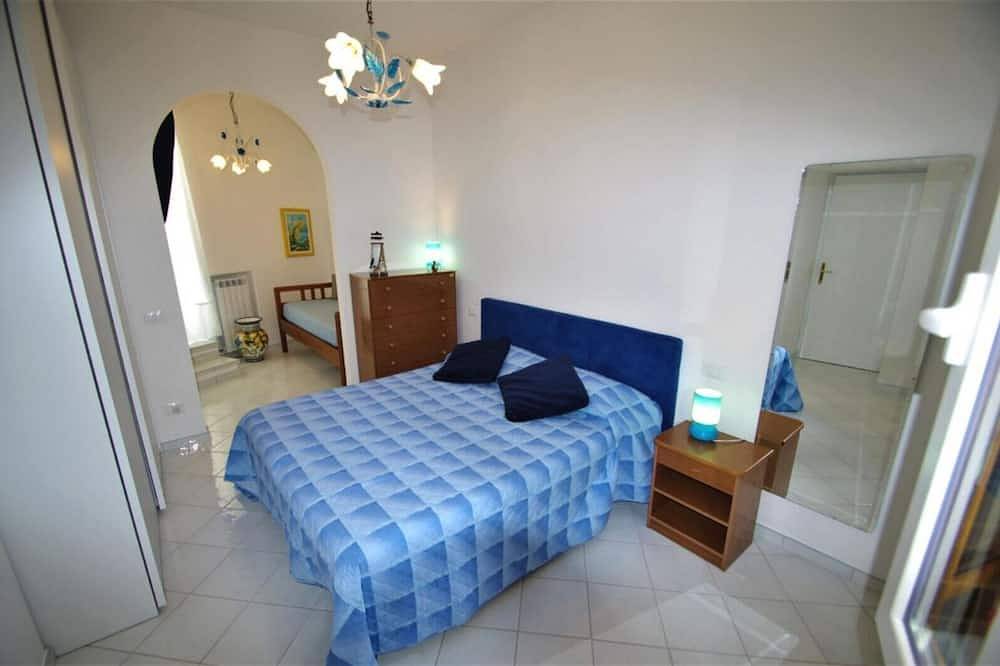 Apartamento entero, Muy bonita casa con gran terraza y vistas al mar a tan sólo 6 km de Positano in Praiano, Costa Amalfitana