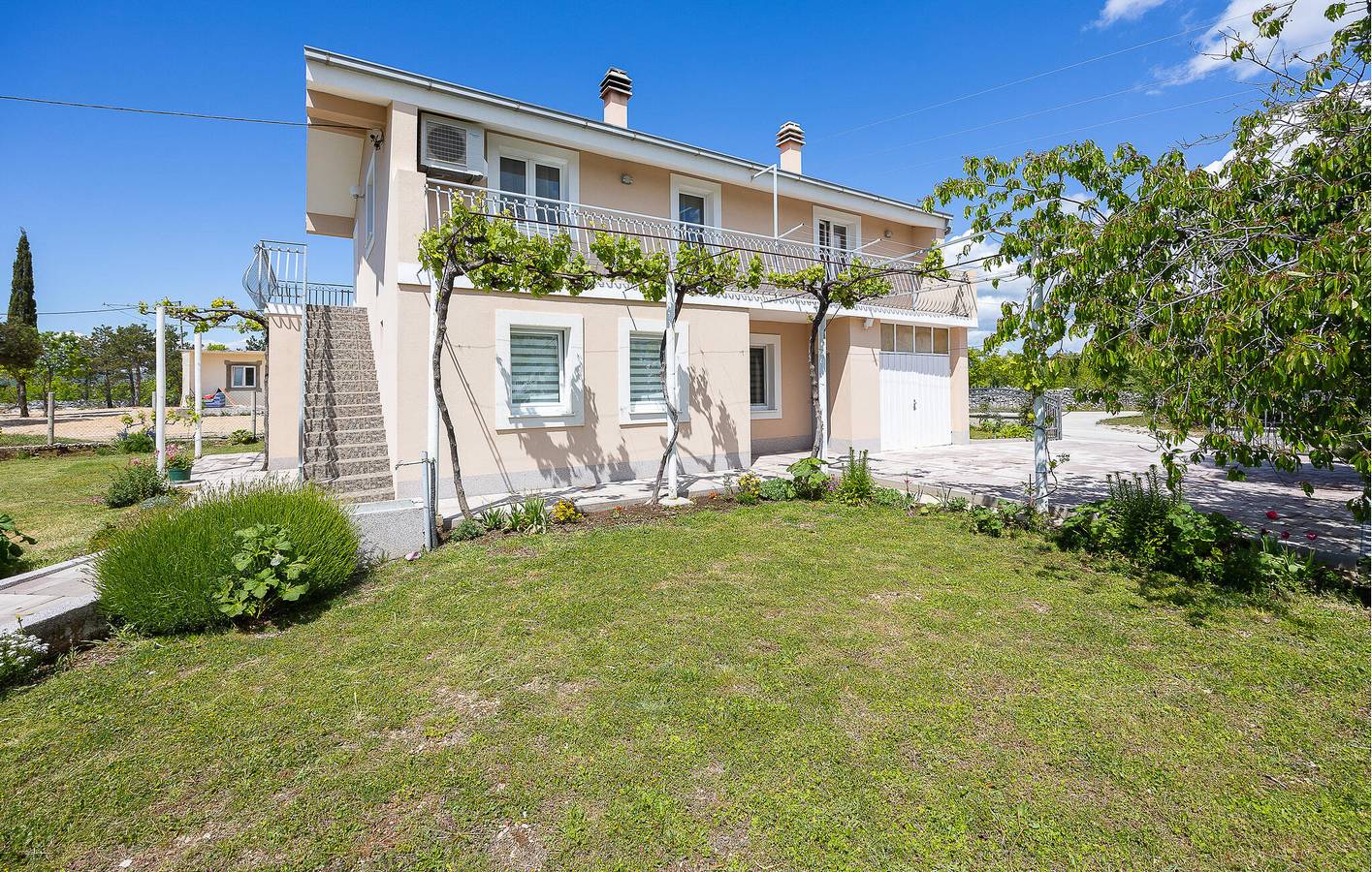 Ganze Ferienwohnung, Ferienwohnung für 4 Personen mit Terrasse in Šestanovac, Makarska Riviera