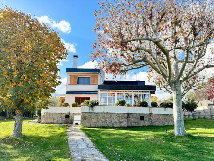 Casa de vacaciones para 12 personas, con jardín además de piscina y vistas, Se admiten mascotas - 1