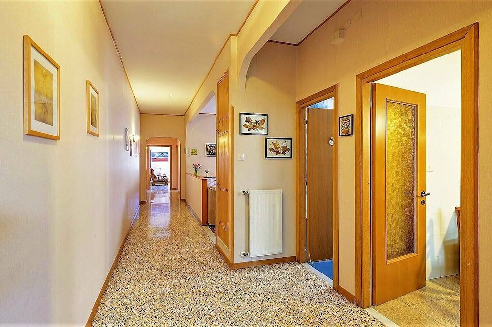 Apartamento entero, Fantástica casa de vacaciones en Roma Wi-Fi gratuito a 10 minutos del Vaticano in Primavalle, Roma