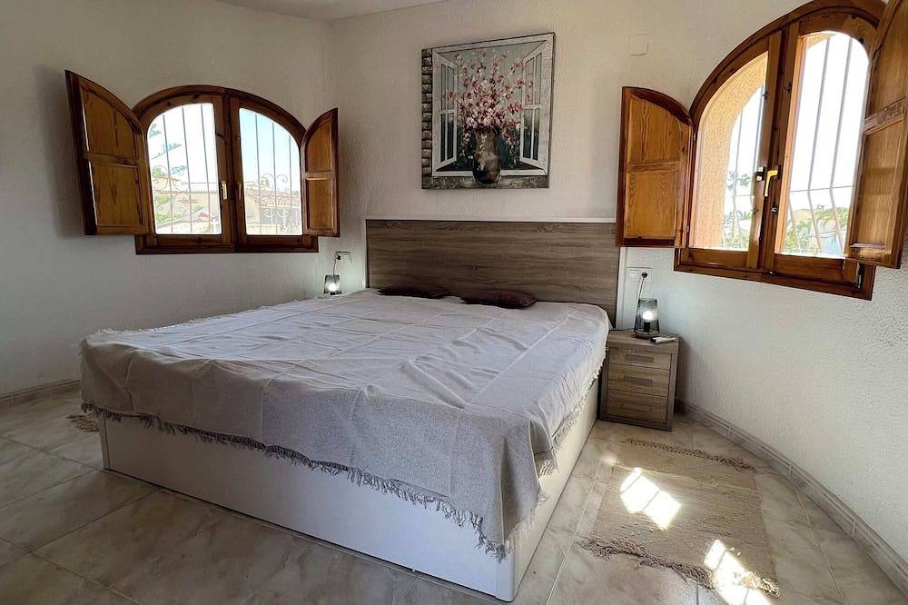 , Buganvilla, Sehr gepflegte Villa nur 500 Meter zum Meer in Almadrava, Costa Blanca