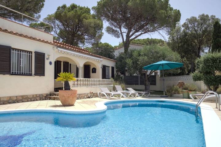 Maison de vacances pour 7 personnes, avec Balcon et Terrasse ainsi que Jardin et Piscine à L'Escala
