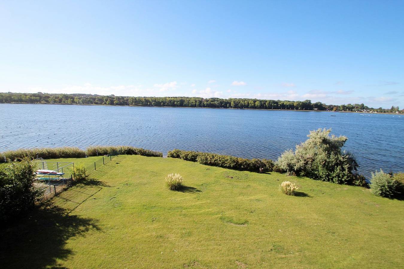 Hel lägenhet, Hochwertig und komplett ausgestattete Wohnung, idyllischer Blick auf den Binnensee und Wlan kostenlos in Steinwarder, Heiligenhafen