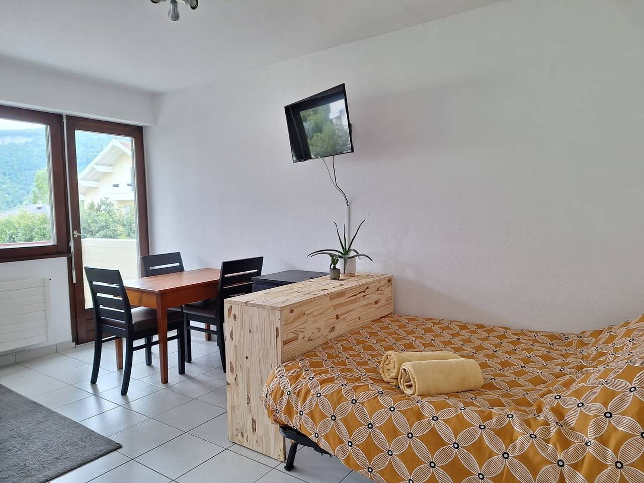 Ganzes Studio, Studio „Les Cascades“ mit Bergblick, Balkon und Wlan in Gaillard, Saint-Julien-en-Genevois und Umgebung