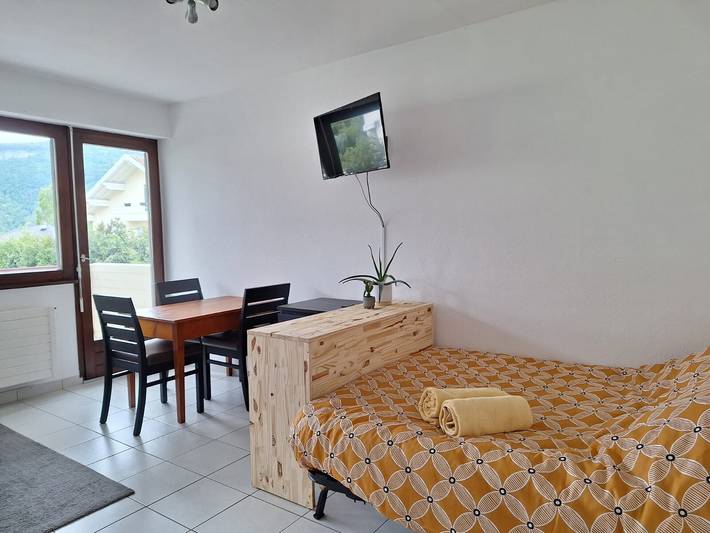 Location de vacances pour 3 personnes, avec Balcon à Cranves-Sales
