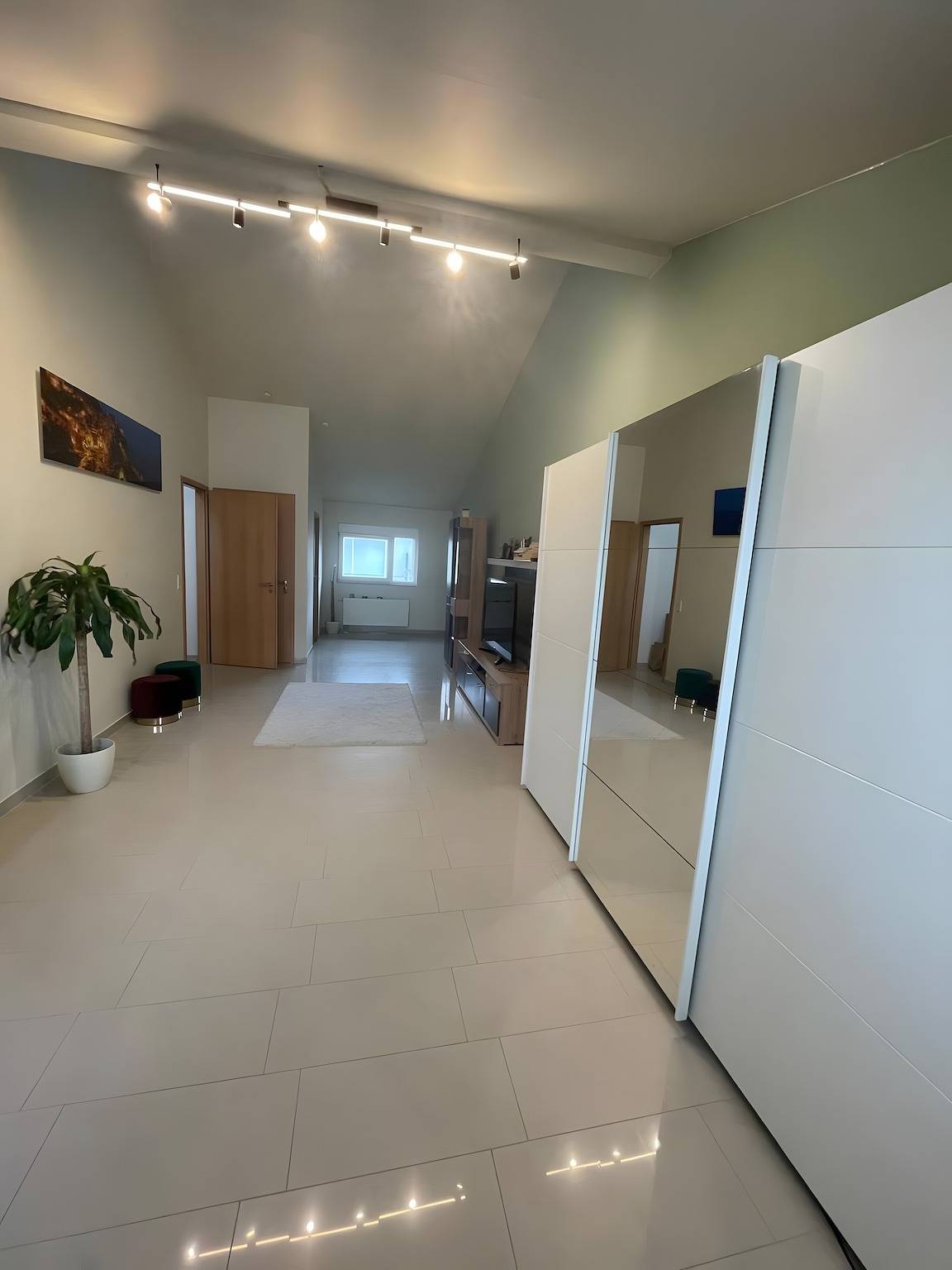 Zimmer 'Quite Suite mit Bad' mit Bergblick, Wlan und Klimaanlage in Frankfurt, Südhessen