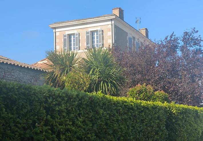 Location de vacances pour 2 personnes, avec jacuzzi ainsi que jardin et piscine à Sainte-Bazeille