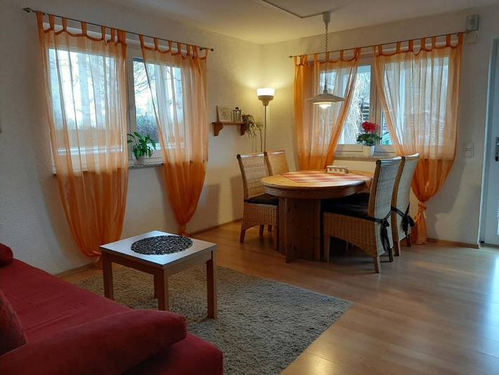 Ferienwohnung für 3 Personen, mit Terrasse und Garten sowie Ausblick in Allensbach