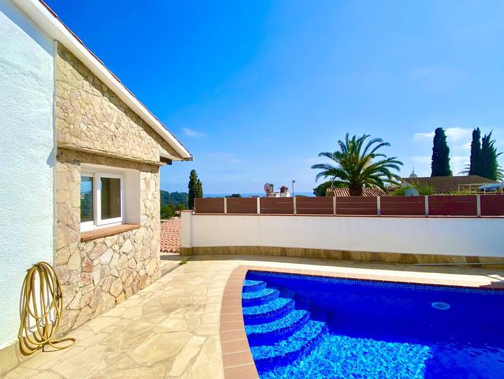 Location de vacances pour 5 personnes, avec balcon/terrasse ainsi que vue sur l’océan et piscine, animaux acceptés à Canyelles - 3