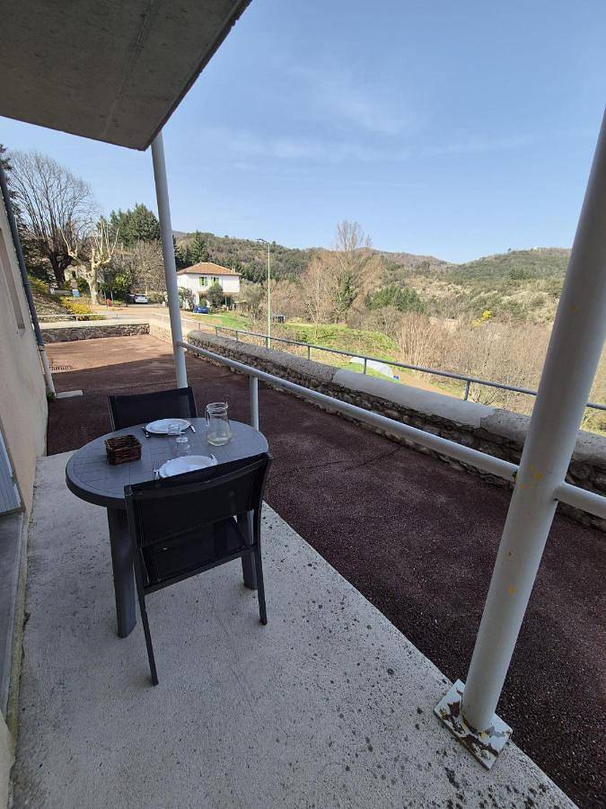 Gîte pour 4 personnes, avec terrasse et vue dans Neyrac les Bains - 3