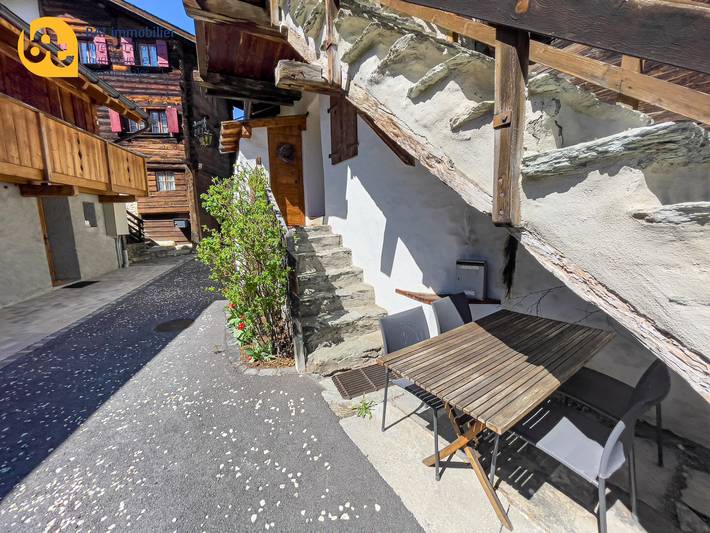 Ganze Wohnung, Authentische Riondett-Wohnung Nr. 54 im Herzen des Dorfes in Chalais (Schweiz), Walliser Alpen