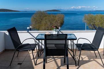 Gîte pour 2 personnes, avec balcon et vue dans Carystos