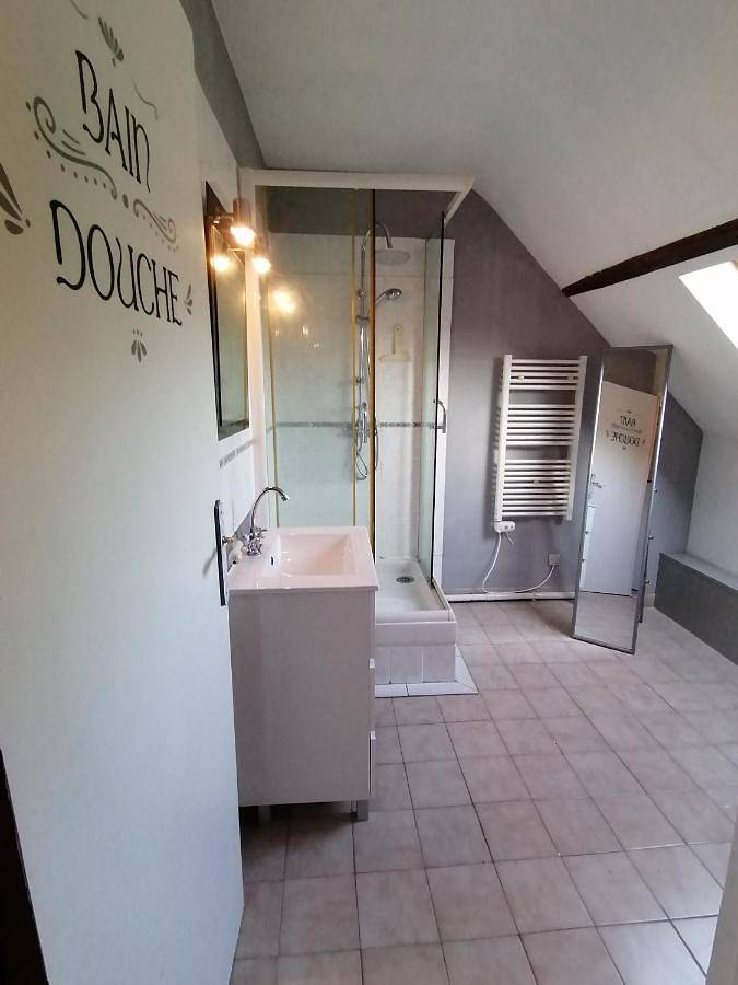 Gîte pour 2 personnes, avec piscine ainsi que jardin et terrasse à Mouliherne - 2